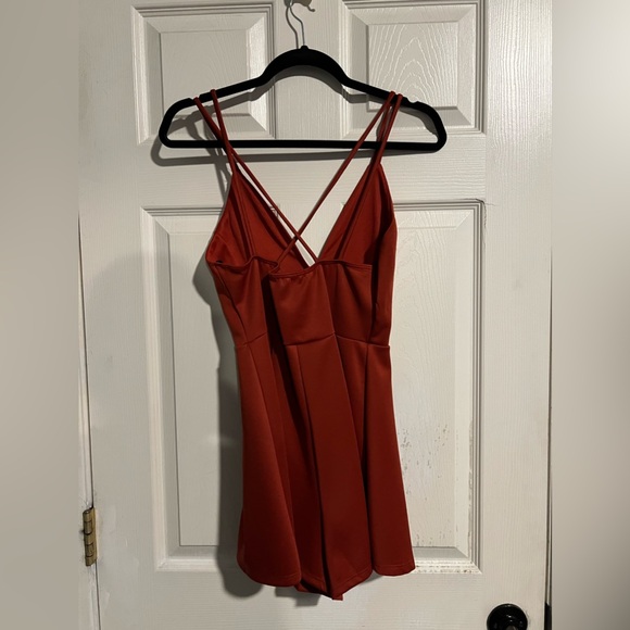 flattering plunge romper - Picture 2 of 6